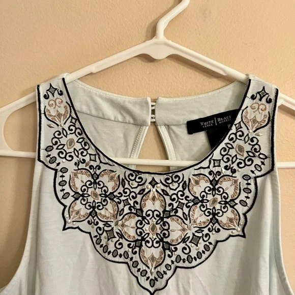 White House Black Market Embroidered White Top - Picture 2 of 8